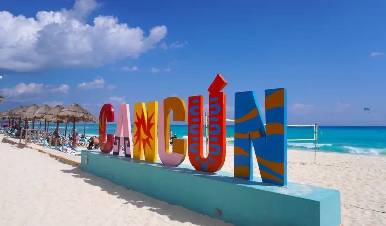 Sunset View at Cancun’s Scenic Coastal Tower