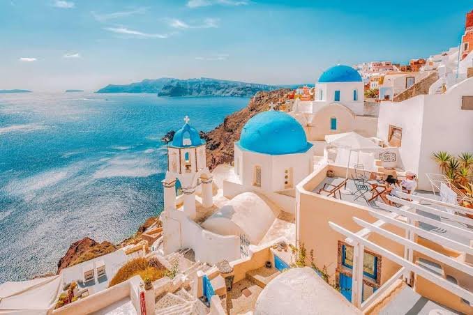 Santorini Yacht Escape: 5 Days Sailing & Sunset Vibes