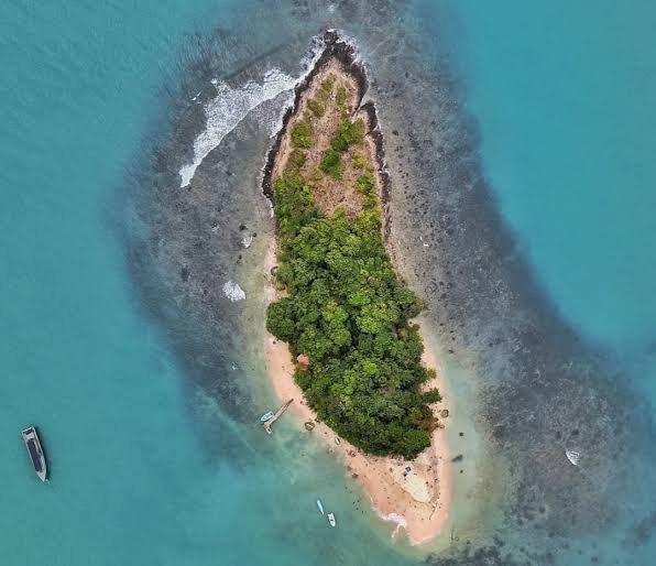 Merak Kecil Island: The "Hidden" Pocket-Sized Paradise