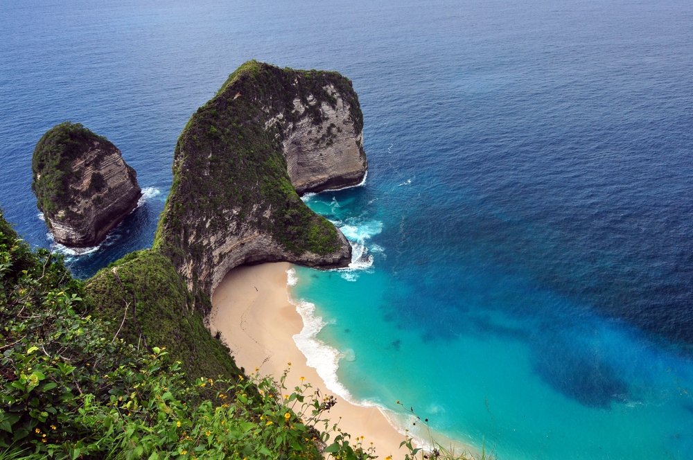 West Nusa Penida Adventure: Cliffs, Lagoons & Turquoise Bays